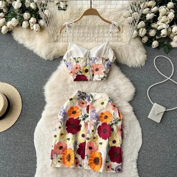 Imported New floral two piece set - Picture 2 of 3